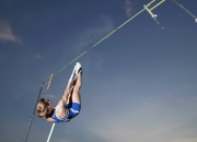 开云官方app入口-迈凯伦横扫红牛二队，佩雷兹统治全场，一场策略与速度的完美风暴