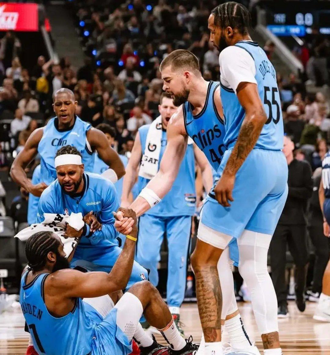 关于立陶宛男篮爆冷湖人B队,莫兰特送出助攻的信息 关于立陶宛男篮爆冷湖人B队,莫兰特送出助攻的信息