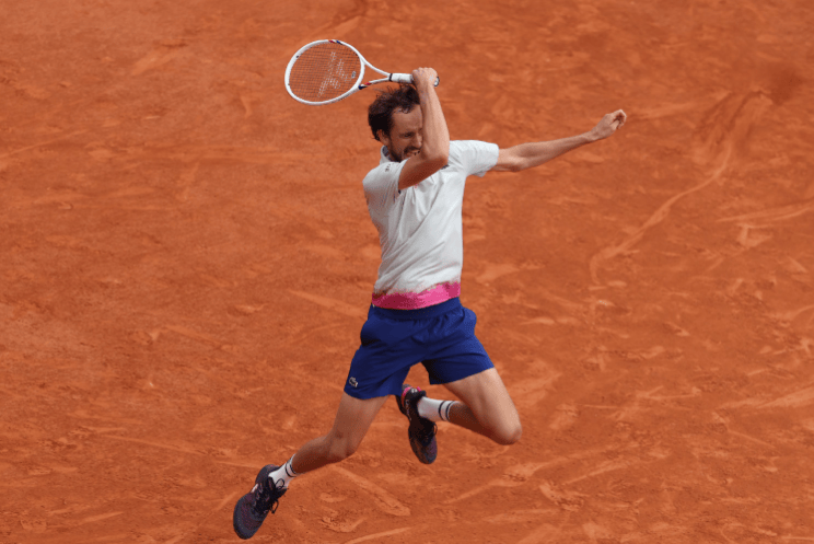 西班牙网球队爆冷意大利网球队,梅德韦杰夫绝境逆转的简单介绍 西班牙网球队爆冷意大利网球队,梅德韦杰夫绝境逆转的简单介绍