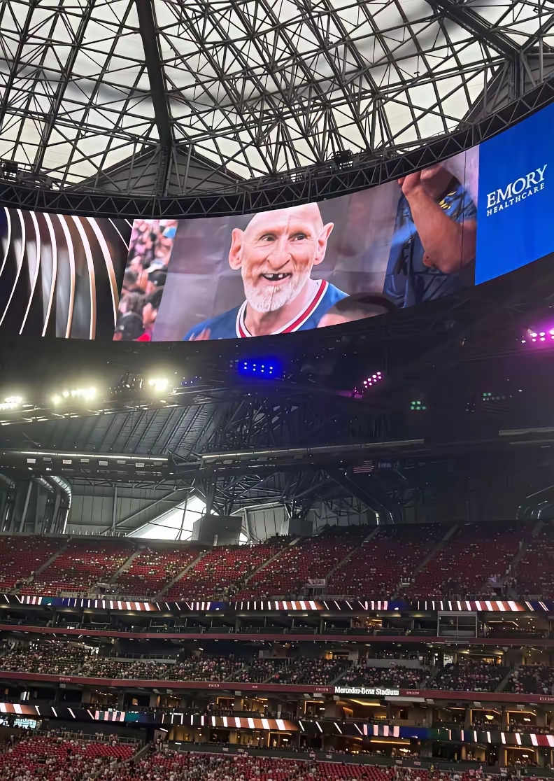 亚特兰大赛场创奇迹,民众赞叹不已 亚特兰大赛场创奇迹,民众赞叹不已