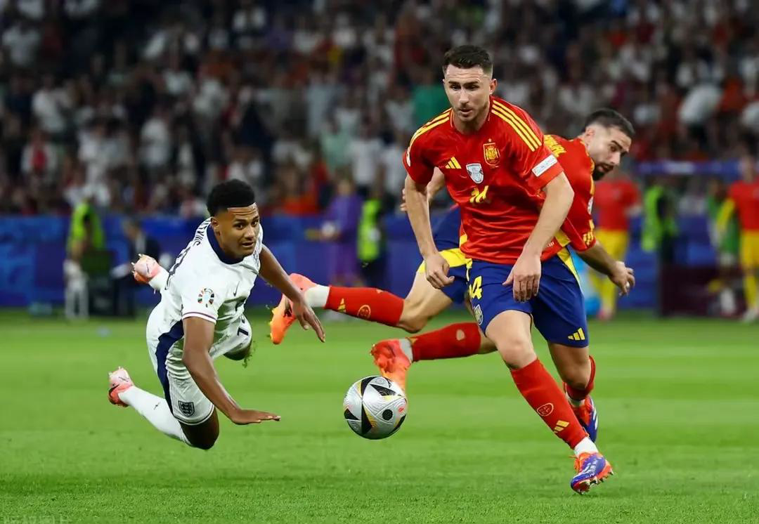 欧洲顶级俱乐部间的激烈对决令球迷热血沸腾的简单介绍